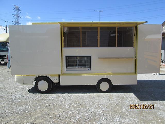 マツダボンゴトラックベース　キッチンカー片側スライドワイド仕様