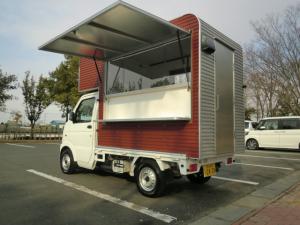 軽トラックに積み降ろしが自由自在の移動販売車