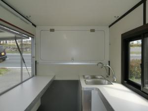 軽トラックに積み降ろしが自由自在の移動販売車